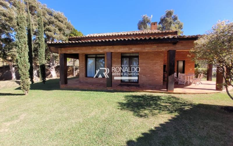 Casa com 11.300m² de Área e 1.977m² de Área Construída