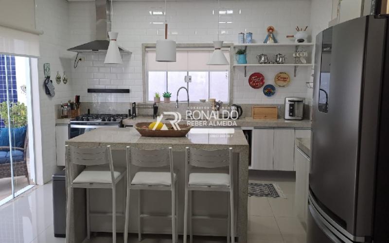 Casa Alto Padrão em Condomínio