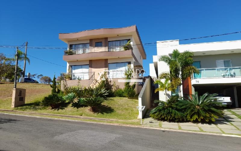 Casa Alto Padrão em Condomínio