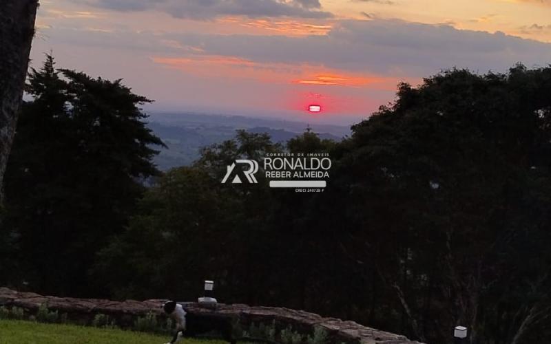 Casa em Condomínio de Alto Padrão