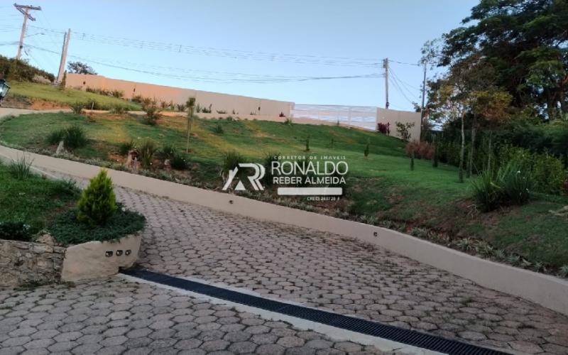 Casa em Condomínio de Alto Padrão