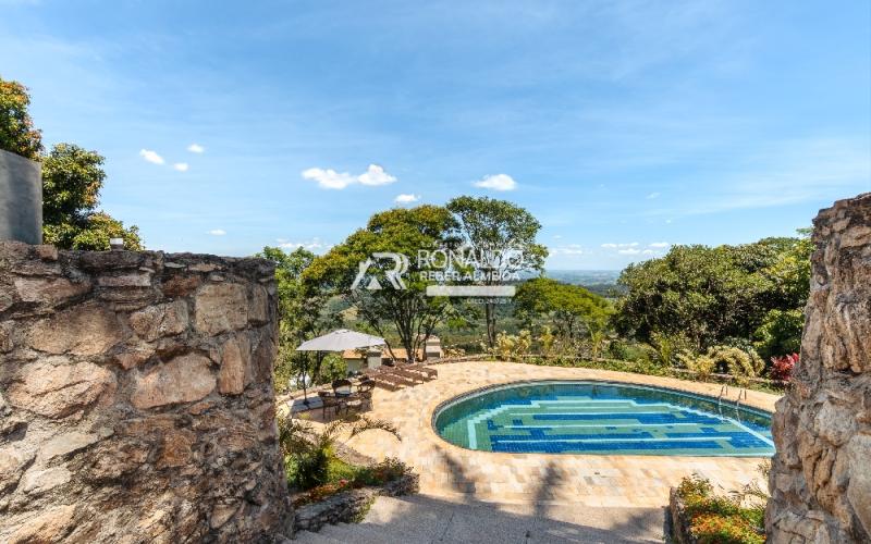 Casa em Condomínio de Alto Padrão