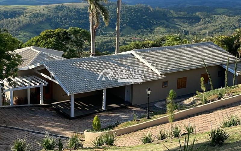 Casa em Condomínio de Alto Padrão