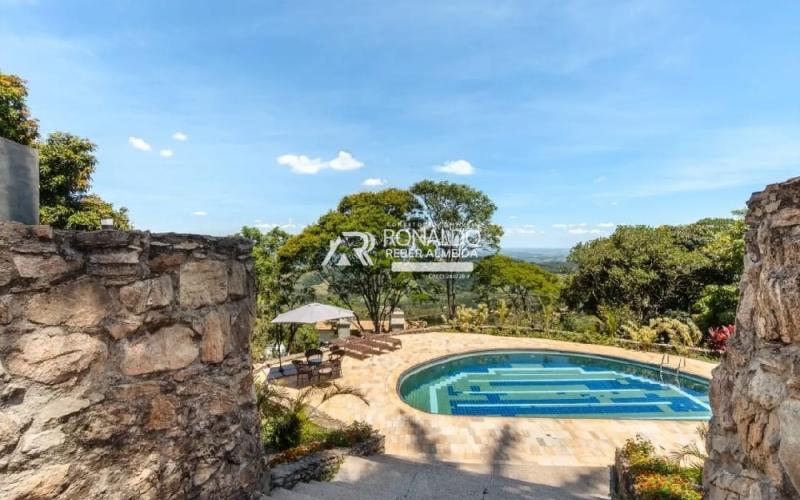 Casa em Condomínio de Alto Padrão