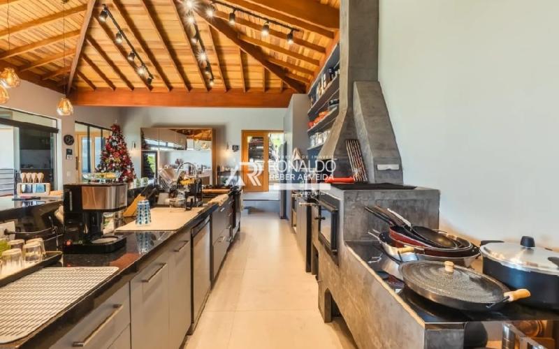 Casa em Condomínio de Alto Padrão