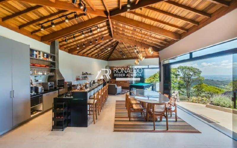 Casa em Condomínio de Alto Padrão