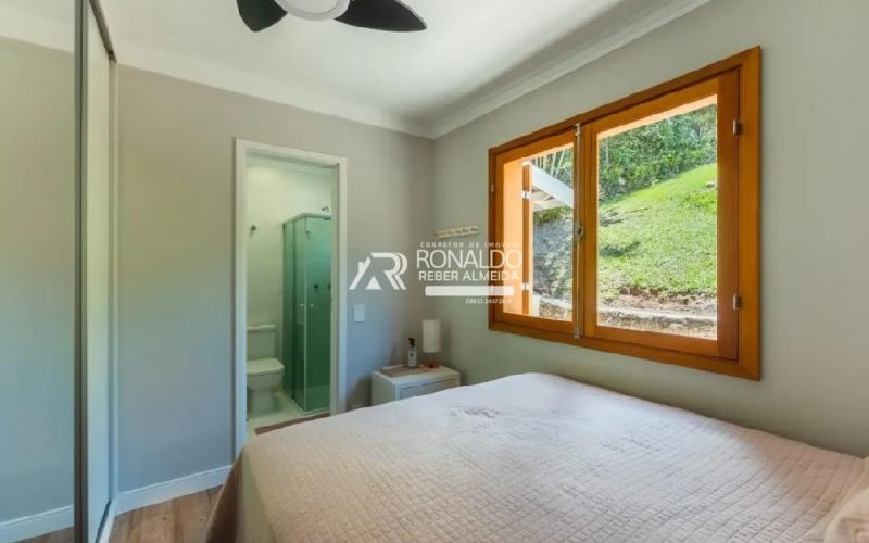 Casa em Condomínio de Alto Padrão