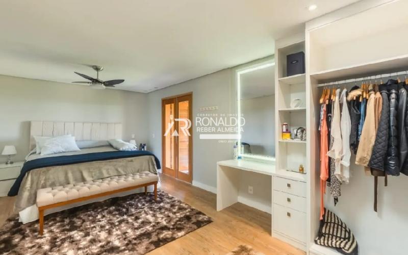 Casa em Condomínio de Alto Padrão