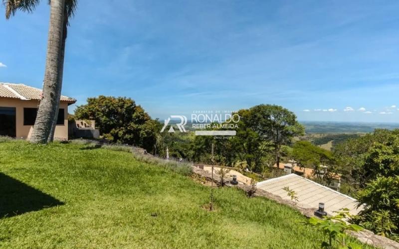 Casa em Condomínio de Alto Padrão