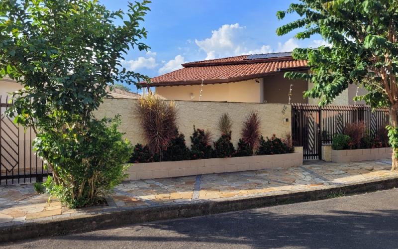 Casa de 3 Dormitórios sendo 1 Suíte Jd Primavera